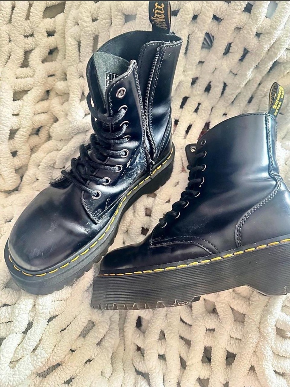 Dr. Martens Black Lace-Up Platform Combat Boots (OG CLASSIC) size 7 Womens